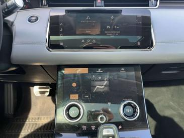 Land Rover Range Rover Evoque P300e — photo 13