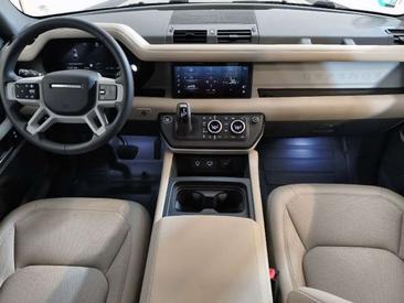 Land Rover Defender 110 P400 MHEV — photo 6
