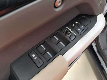 Land Rover Defender 110 P400 MHEV — photo 11