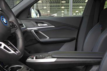 BMW IX2 Coupé SUV XDrive30 — photo 14