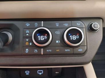 Land Rover Defender 110 P400 MHEV — photo 24