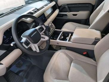 Land Rover Defender 110 P400 MHEV — photo 25