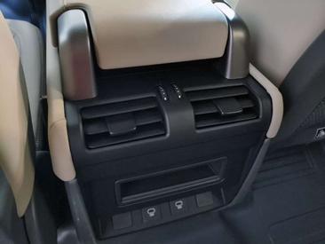 Land Rover Defender 110 P400 MHEV — photo 26