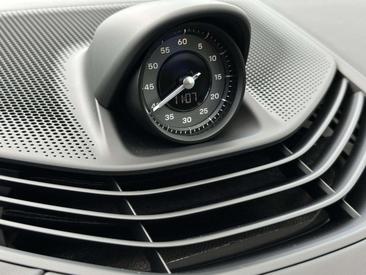 Porsche Taycan Cross Turismo 4 — photo 19
