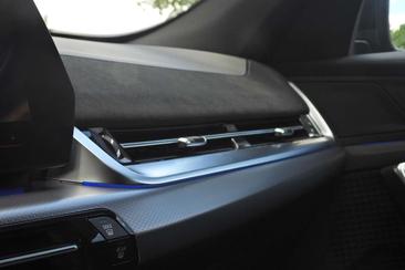 BMW IX2 Coupé SUV XDrive30 — photo 49