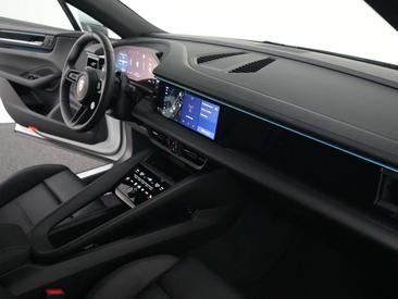 Porsche Macan Electric — photo 14