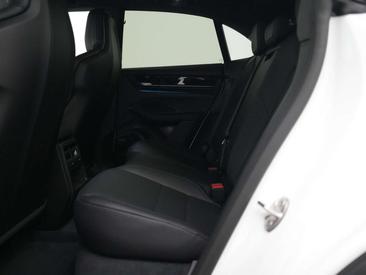 Porsche Macan Electric — photo 16
