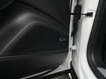 Porsche Macan Electric — photo 20