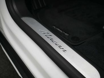 Porsche Macan Electric — photo 21