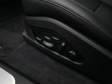 Porsche Macan Electric — photo 22