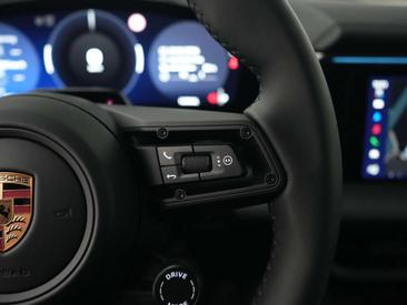Porsche Macan Electric — photo 24