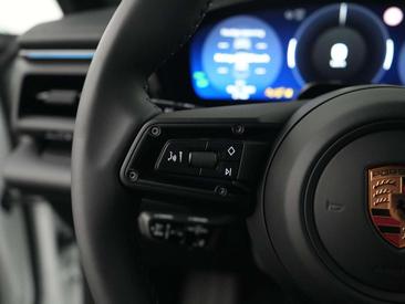 Porsche Macan Electric — photo 26