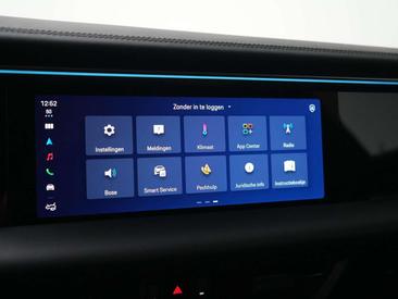 Porsche Macan Electric — photo 29