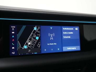 Porsche Macan Electric — photo 31