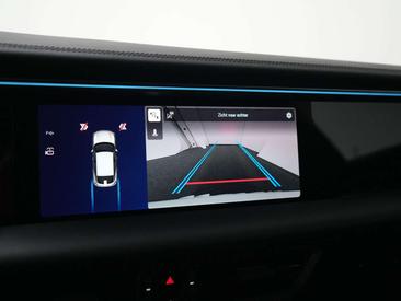 Porsche Macan Electric — photo 32