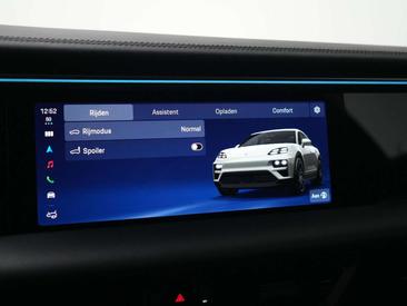 Porsche Macan Electric — photo 33