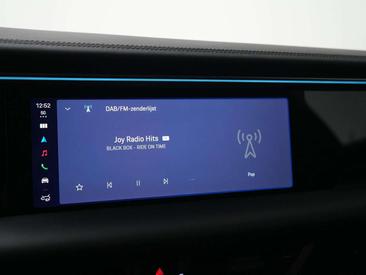 Porsche Macan Electric — photo 34