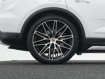 Porsche Macan Electric — photo 42