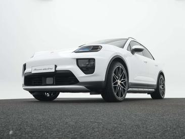 Porsche Macan Electric — photo 44