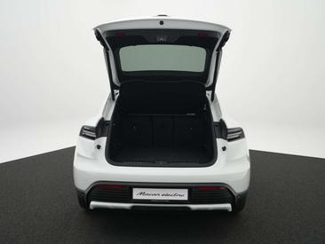 Porsche Macan Electric — photo 46