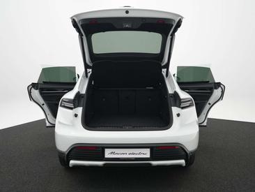 Porsche Macan Electric — photo 48
