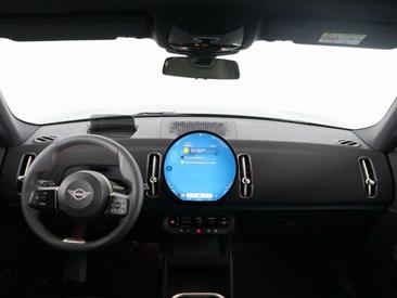 Mini Countryman Cooper SE ALL4 — photo 18
