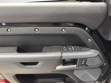 Land Rover Defender 90 D250 MHEV — photo 9