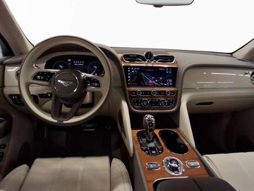 Bentley Bentayga V8 — photo 4