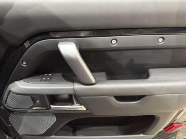 Land Rover Defender 90 D250 MHEV — photo 18