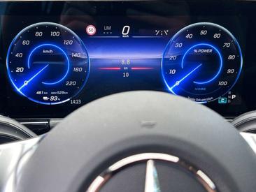 Mercedes EQA 250 — photo 7
