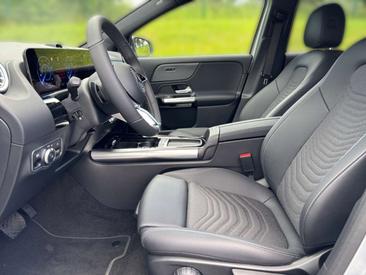 Mercedes EQA 250 — photo 8