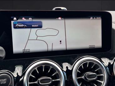 Mercedes EQA 250 — photo 10