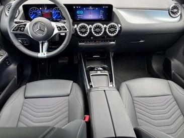 Mercedes EQA 250 — photo 12