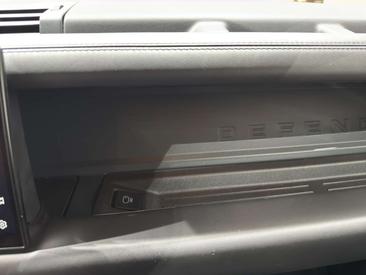 Land Rover Defender 90 D250 MHEV — photo 28