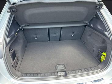 Mercedes EQA 250 — photo 15