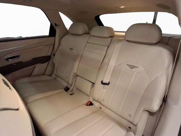 Bentley Bentayga V8 — photo 13