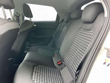 Audi A1 Sportback 40 TFSI — photo 12