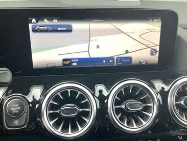 Mercedes GLA 200d — photo 10