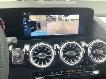 Mercedes GLA 200d — photo 11