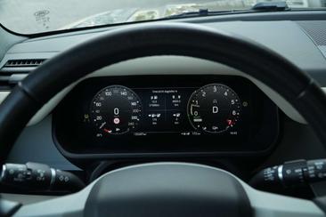 Land Rover Defender 110 P400e — photo 11