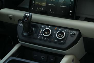Land Rover Defender 110 P400e — photo 14