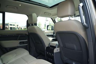 Land Rover Defender 110 P400e — photo 16