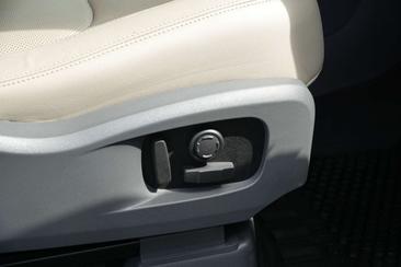 Land Rover Defender 110 P400e — photo 17
