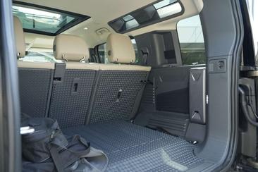 Land Rover Defender 110 P400e — photo 23