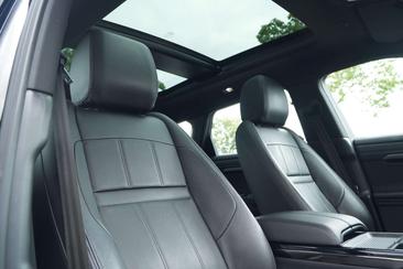 Land Rover Range Rover Evoque P300e — photo 15