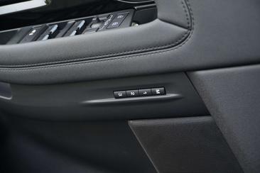 Land Rover Range Rover Evoque P300e — photo 19