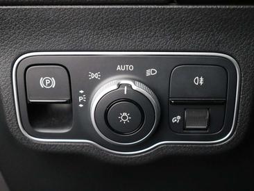 Mercedes GLA 250e — photo 20
