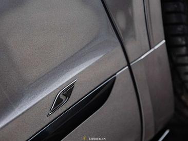 Bentley Bentayga Hybrid — photo 8