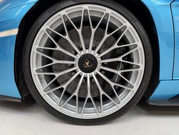 Lamborghini Aventador Roadster S — photo 22