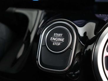 Mercedes GLA 250e — photo 24